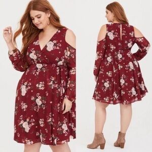 Torrid Red Floral Cold Shoulder Dress Size 4X | Plus Size